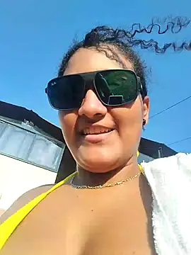 Snapshot of samanthaeliott22 chatting on 12/18/24, 09:51 samanthaeliott22 online show from 12/18/24, 09:51