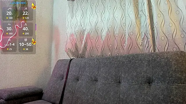 Snapshot of samanthaeliott22 chatting on 11/07/25, 01:05 samanthaeliott22 online show from 11/07/25, 01:05