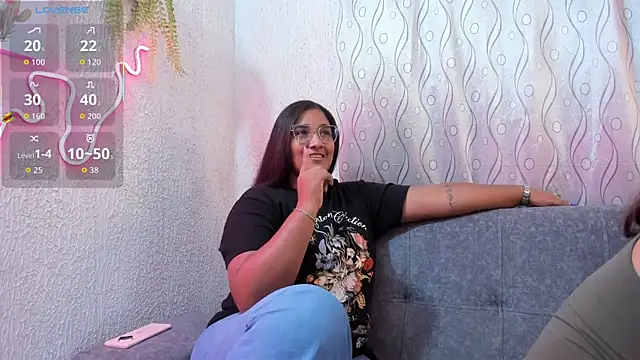 Snapshot of samanthaeliott22 chatting on 11/13/25, 01:04 samanthaeliott22 online show from 11/13/25, 01:04