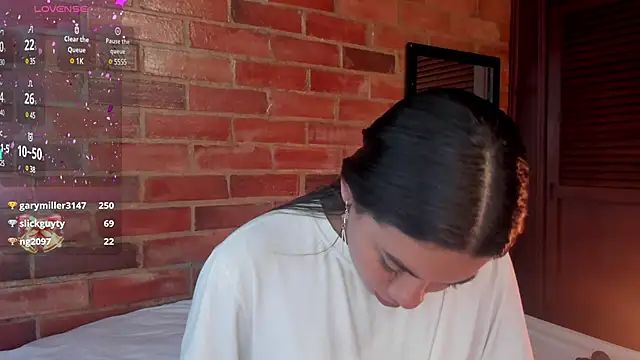 crystalvazquez online show from 12/18/24, 07:08