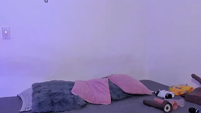 Snapshot of crystalvazquez chatting on 10/31/25, 12:06 crystalvazquez online show from 10/31/25, 12:06