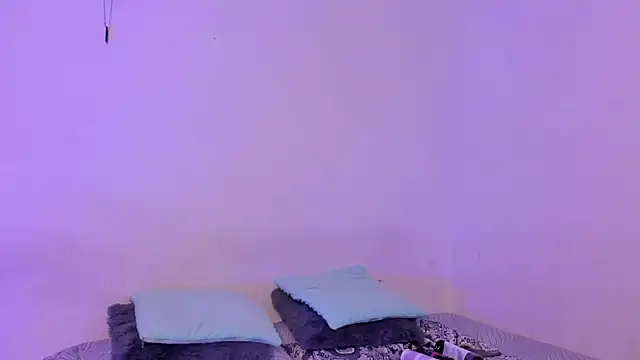 Snapshot of crystalvazquez chatting on 11/05/25, 12:49 crystalvazquez online show from 11/05/25, 12:49