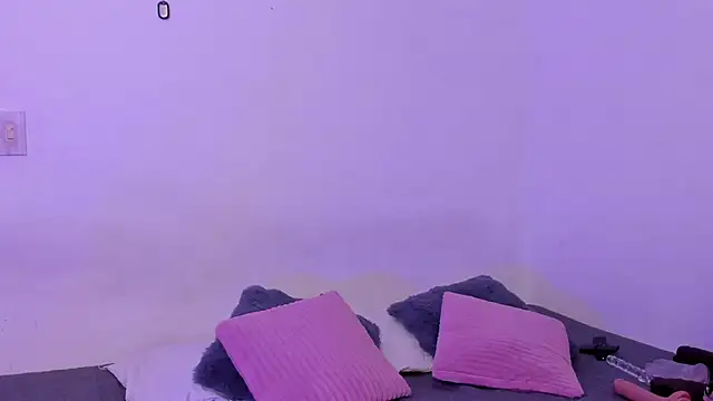 Snapshot of crystalvazquez chatting on 12/05/25, 02:03 crystalvazquez online show from 12/05/25, 02:03