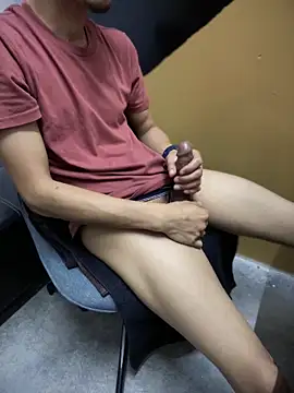 Snapshot of zeck80 chatting on 03/14/25, 05:24 zeck80 online show from 03/14/25, 05:24