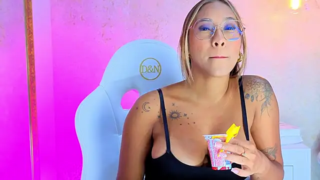 AlessiaLondon online show from 11/14/25, 02:54