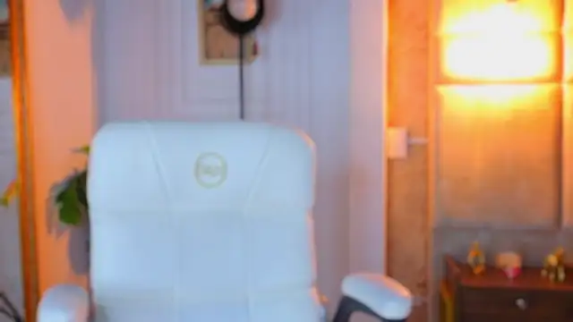 AlessiaLondon online show from 05/04/26, 10:22