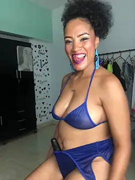 Snapshot of AdelaHaneix chatting on 12/15/24, 10:04 AdelaHaneix online show from 12/15/24, 10:04