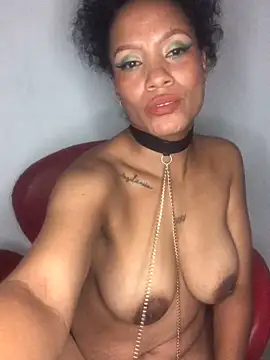 Snapshot of AdelaHaneix chatting on 02/23/25, 10:53 AdelaHaneix online show from 02/23/25, 10:53