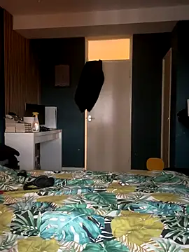 Snapshot of EmmaXXX666 chatting on 12/15/25, 11:14 EmmaXXX666 online show from 12/15/25, 11:14