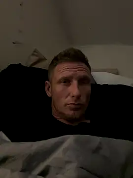 Snapshot of aaronmc311840 chatting on 10/03/25, 06:43 aaronmc311840 online show from 10/03/25, 06:43
