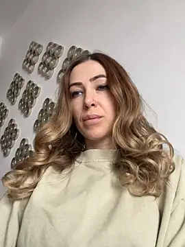 Snapshot of RaquelleDevon chatting on 02/16/25, 11:16 RaquelleDevon online show from 02/16/25, 11:16