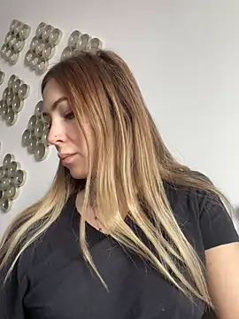 Snapshot of RaquelleDevon chatting on 02/26/25, 08:37 RaquelleDevon online show from 02/26/25, 08:37