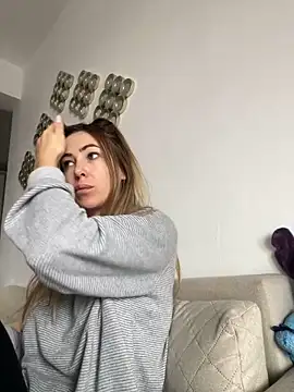 Snapshot of RaquelleDevon chatting on 02/28/25, 07:58 RaquelleDevon online show from 02/28/25, 07:58