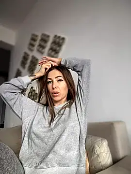 Snapshot of RaquelleDevon chatting on 10/03/25, 10:34 RaquelleDevon online show from 10/03/25, 10:34