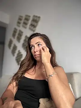 Snapshot of RaquelleDevon chatting on 10/14/25, 08:48 RaquelleDevon online show from 10/14/25, 08:48