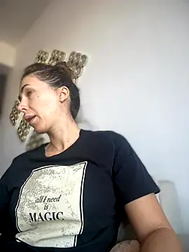 Snapshot of RaquelleDevon chatting on 10/28/25, 11:14 RaquelleDevon online show from 10/28/25, 11:14