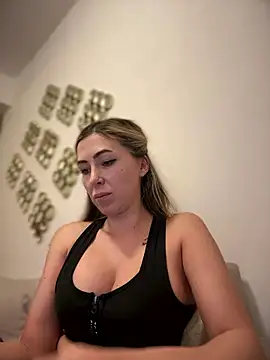 Snapshot of RaquelleDevon chatting on 01/07/26, 05:48 RaquelleDevon online show from 01/07/26, 05:48