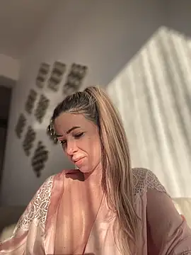 Snapshot of RaquelleDevon chatting on 03/13/26, 06:09 RaquelleDevon online show from 03/13/26, 06:09