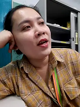 Snapshot of Benlla2802 chatting on 12/15/24, 05:31 Benlla2802 online show from 12/15/24, 05:31