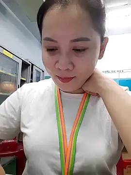 Snapshot of Benlla2802 chatting on 12/17/24, 03:28 Benlla2802 online show from 12/17/24, 03:28