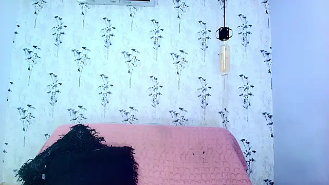 Mia candy 0 online show from 09/18/25, 12:07