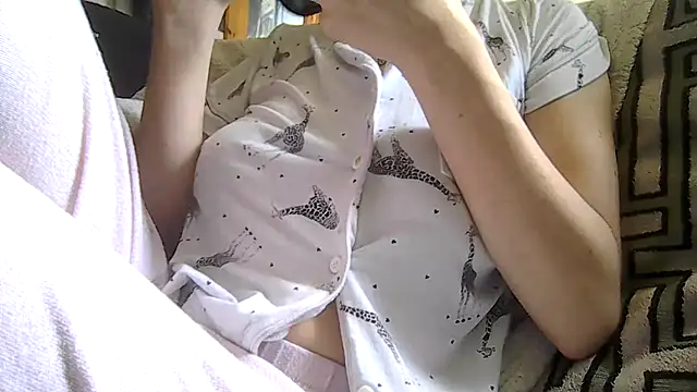 Snapshot of indie-rayne chatting on 06/30/26, 11:44 indie-rayne online show from 06/30/26, 11:44