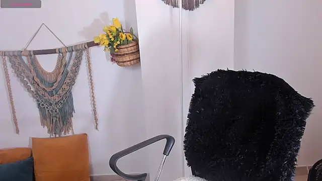 Snapshot of anaruiz_ chatting on 09/17/25, 09:27 anaruiz online show from 09/17/25, 09:27