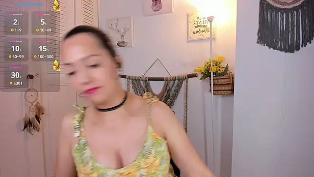 Snapshot of anaruiz_ chatting on 11/06/25, 02:12 anaruiz online show from 11/06/25, 02:12