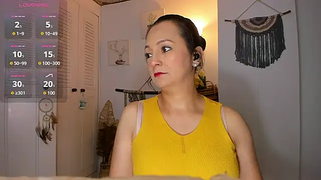 Snapshot of anaruiz_ chatting on 05/15/26, 12:50 anaruiz online show from 05/15/26, 12:50