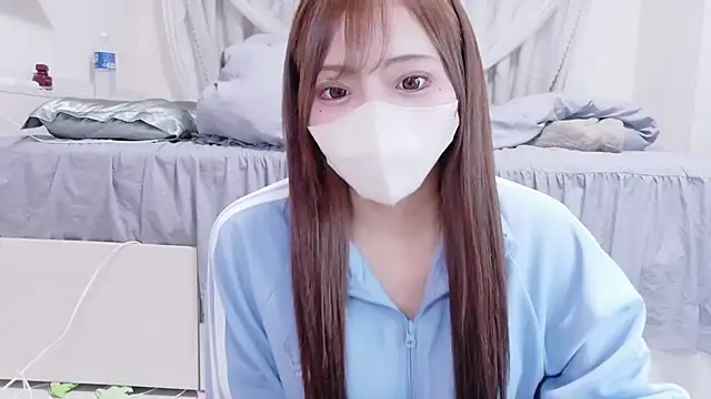 Snapshot of _chanMOMO_ chatting on 11/10/25, 10:58 chanMOMO online show from 11/10/25, 10:58