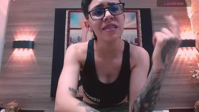 Snapshot of Cutie_Shy_ chatting on 11/18/25, 04:22 Cutie Shy online show from 11/18/25, 04:22