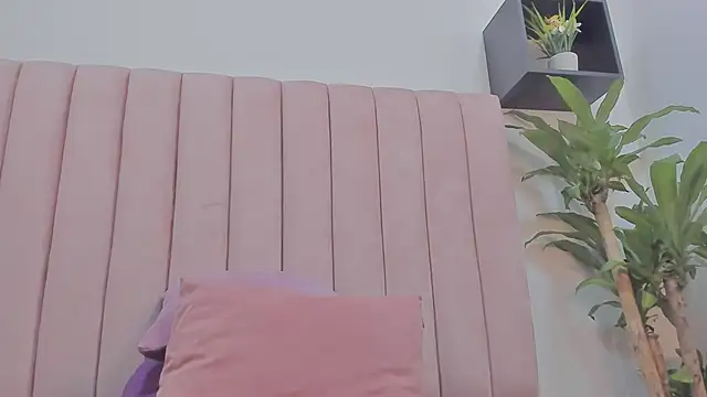 camila  herrera online show from 02/26/25, 09:21