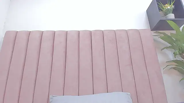 camila  herrera online show from 03/01/25, 09:18