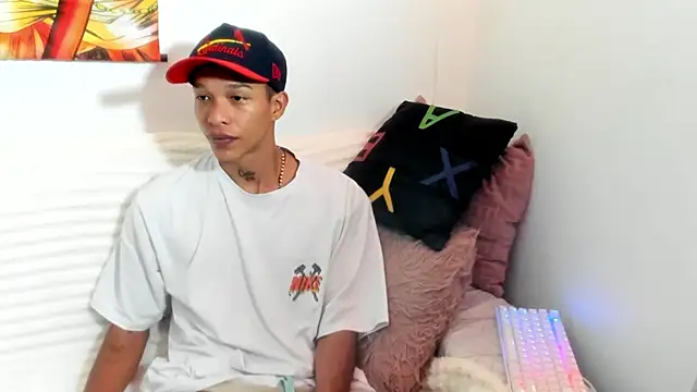 Snapshot of TommyGun_22 chatting on 10/29/25, 11:50 TommyGun 22 online show from 10/29/25, 11:50