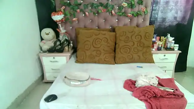 Snapshot of ValeriaTsx chatting on 09/13/25, 01:44 ValeriaTsx online show from 09/13/25, 01:44