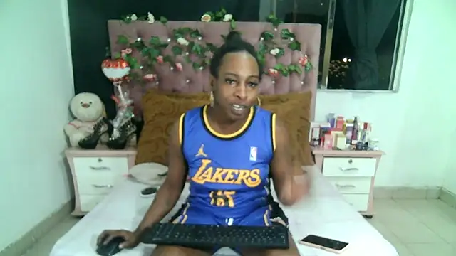 Snapshot of ValeriaTsx chatting on 09/18/25, 04:03 ValeriaTsx online show from 09/18/25, 04:03