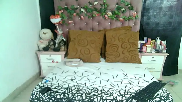 Snapshot of ValeriaTsx chatting on 09/19/25, 12:50 ValeriaTsx online show from 09/19/25, 12:50