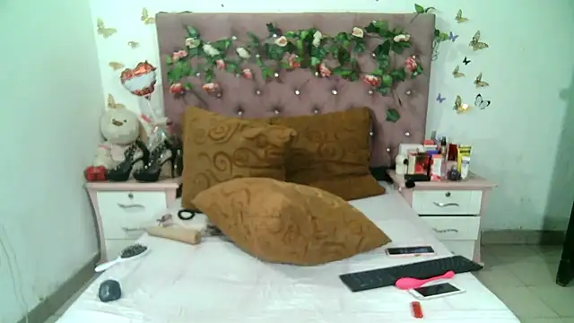 Snapshot of ValeriaTsx chatting on 10/10/25, 01:10 ValeriaTsx online show from 10/10/25, 01:10