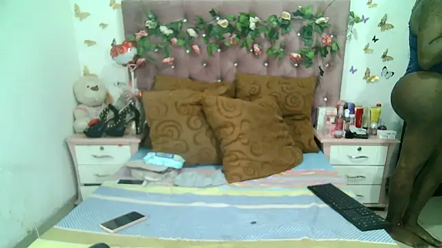 Snapshot of ValeriaTsx chatting on 10/30/25, 01:01 ValeriaTsx online show from 10/30/25, 01:01