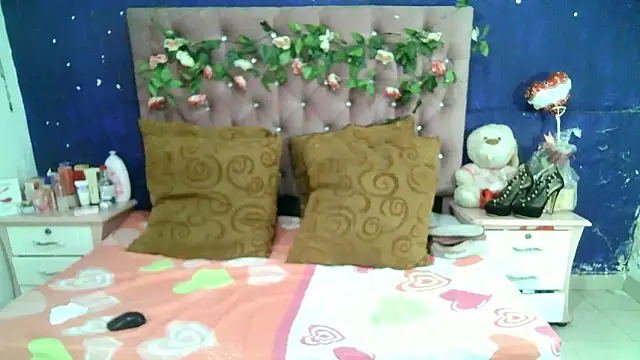 Snapshot of ValeriaTsx chatting on 11/27/25, 12:35 ValeriaTsx online show from 11/27/25, 12:35