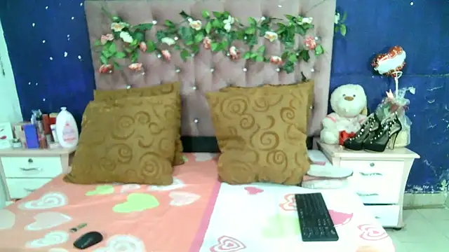 Snapshot of ValeriaTsx chatting on 12/01/25, 12:43 ValeriaTsx online show from 12/01/25, 12:43