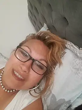 Snapshot of Kazsandraa chatting on 05/15/26, 06:26 Kazsandraa online show from 05/15/26, 06:26