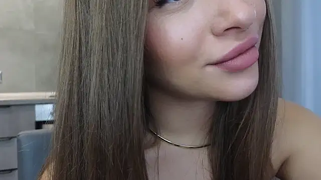 Snapshot of Cinderella____ chatting on 12/14/24, 03:18 Cinderella     online show from 12/14/24, 03:18