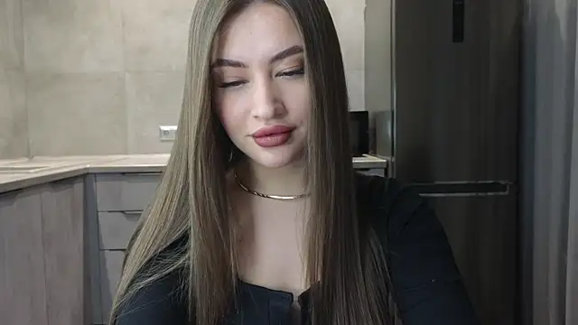 Snapshot of Cinderella____ chatting on 12/19/24, 07:18 Cinderella     online show from 12/19/24, 07:18