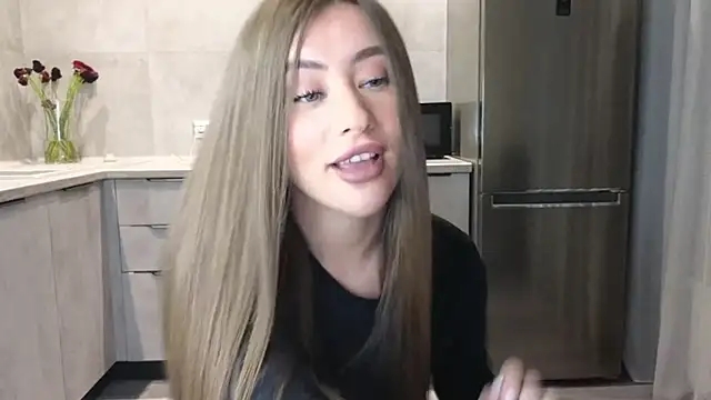 Snapshot of Cinderella____ chatting on 02/20/25, 02:57 Cinderella     online show from 02/20/25, 02:57