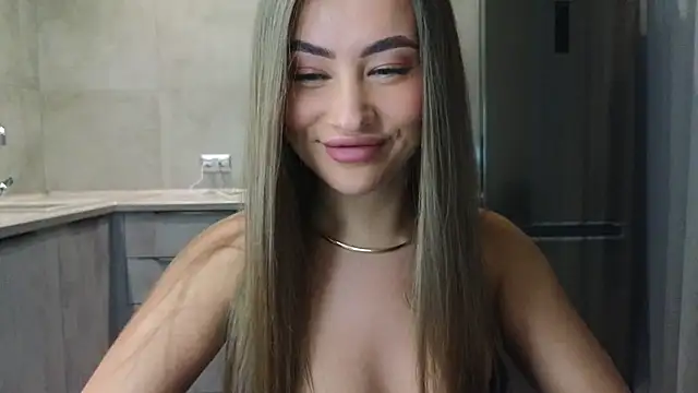 Snapshot of Cinderella____ chatting on 03/15/25, 02:45 Cinderella     online show from 03/15/25, 02:45