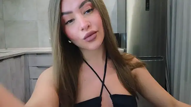 Snapshot of Cinderella____ chatting on 03/16/25, 06:34 Cinderella     online show from 03/16/25, 06:34