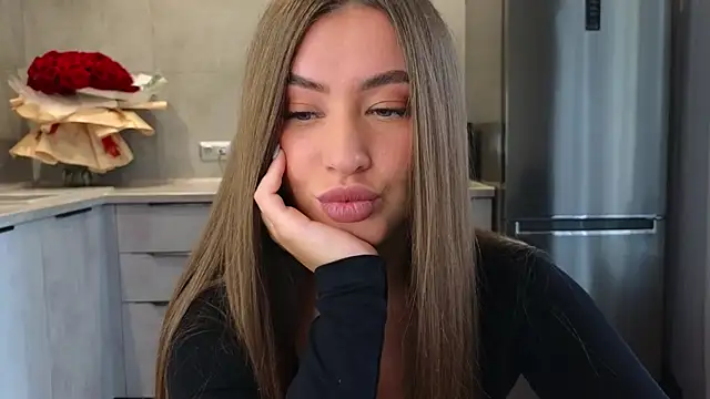 Snapshot of Cinderella____ chatting on 03/23/25, 02:37 Cinderella     online show from 03/23/25, 02:37