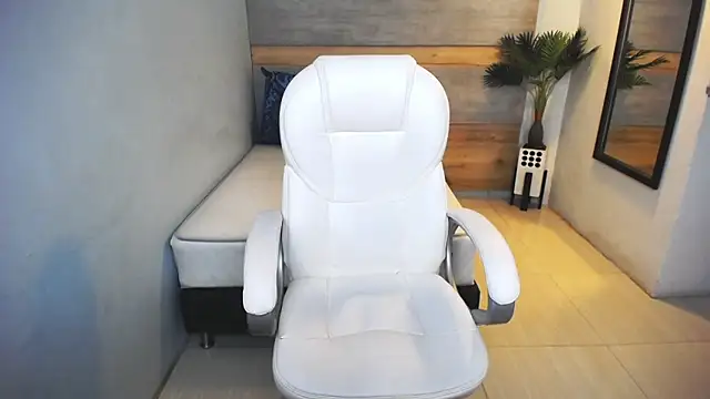 liseth fox online show from 12/10/24, 02:16