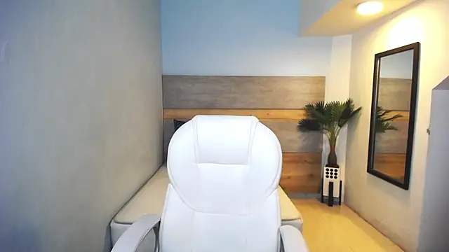 liseth fox online show from 12/19/24, 07:40